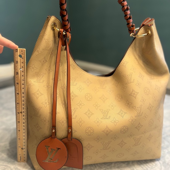 Louis Vuitton - Picture 1 of 7